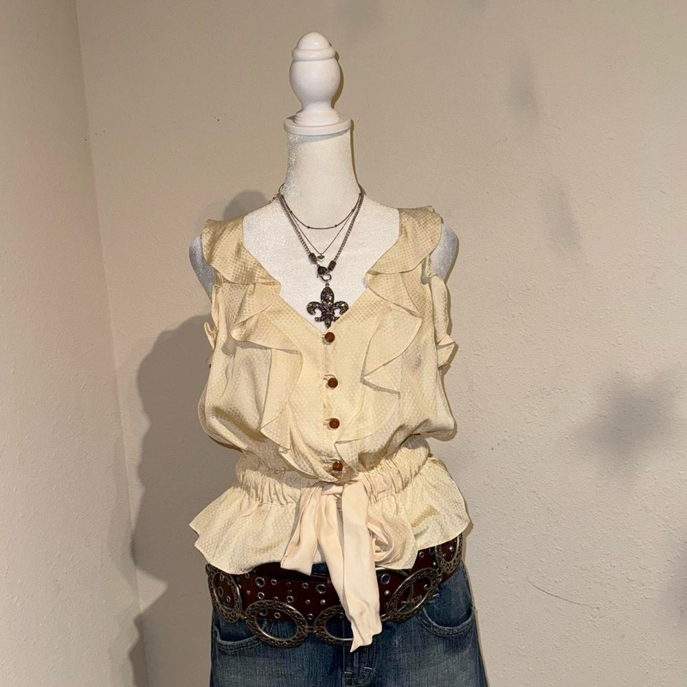 Stylish Cream Ruffle Blouse - Picture 3 of 7